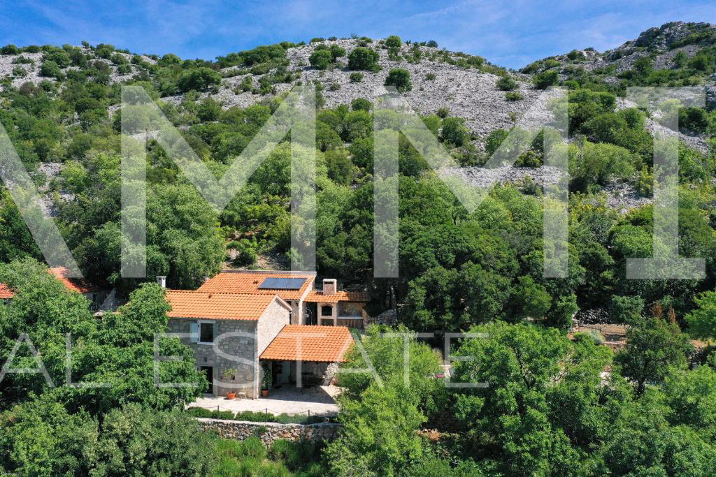 SJEVERNA DALMACIJA&comma; TRIBANJ - Unikanta kamena vila s panoramskim pogledom na more