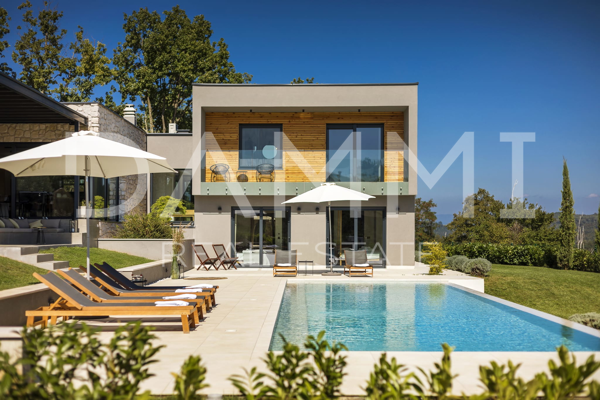 MOTOVUN&comma; OKOLICA - Ekskluzivna luksuzna vila