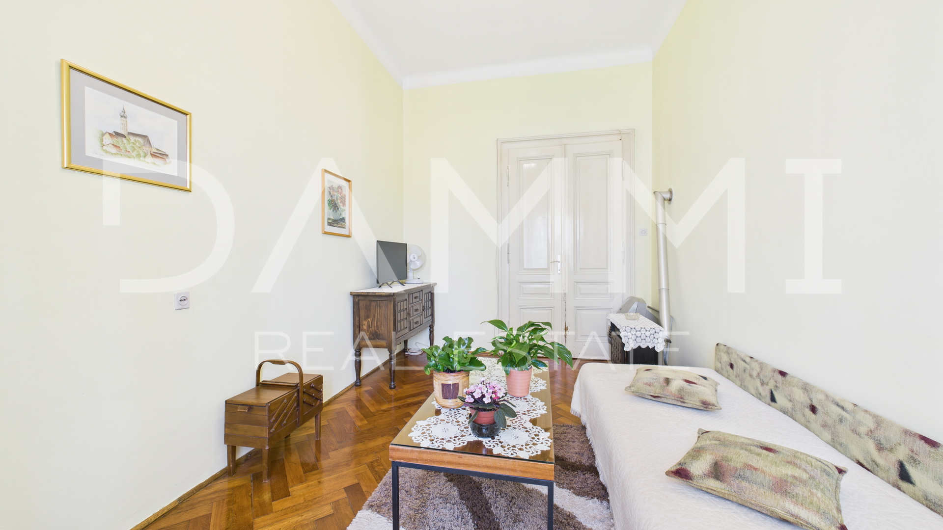 Istra - Pula&comma; centar - savr&scaron;en stan u austrougarskoj vili