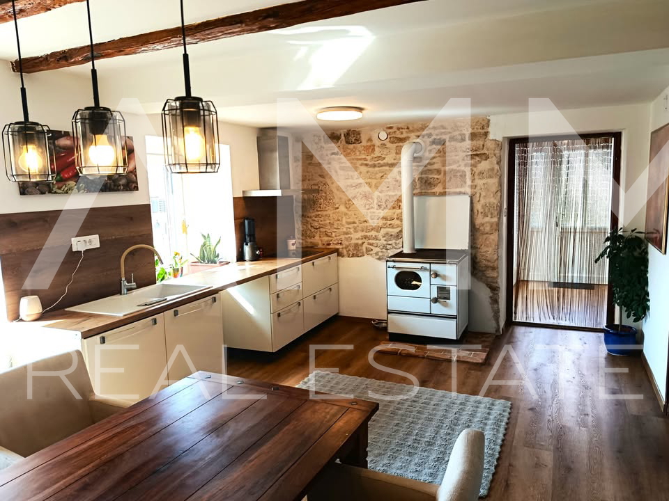 Re&zcaron;anci &ndash; dvije povezane ku&cacute;e&comma; potpuno obnovljene i namje&scaron;tene