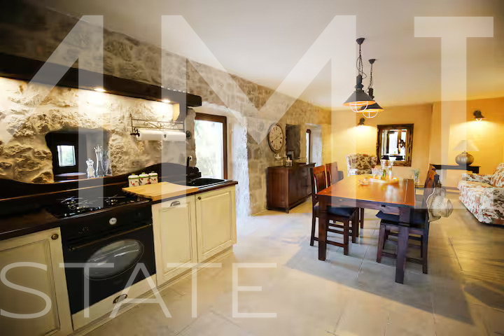 SJEVERNA DALMACIJA&comma; TRIBANJ - Unikanta kamena vila s panoramskim pogledom na more