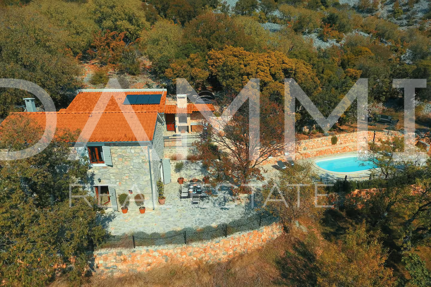 SJEVERNA DALMACIJA&comma; TRIBANJ - Unikanta kamena vila s panoramskim pogledom na more