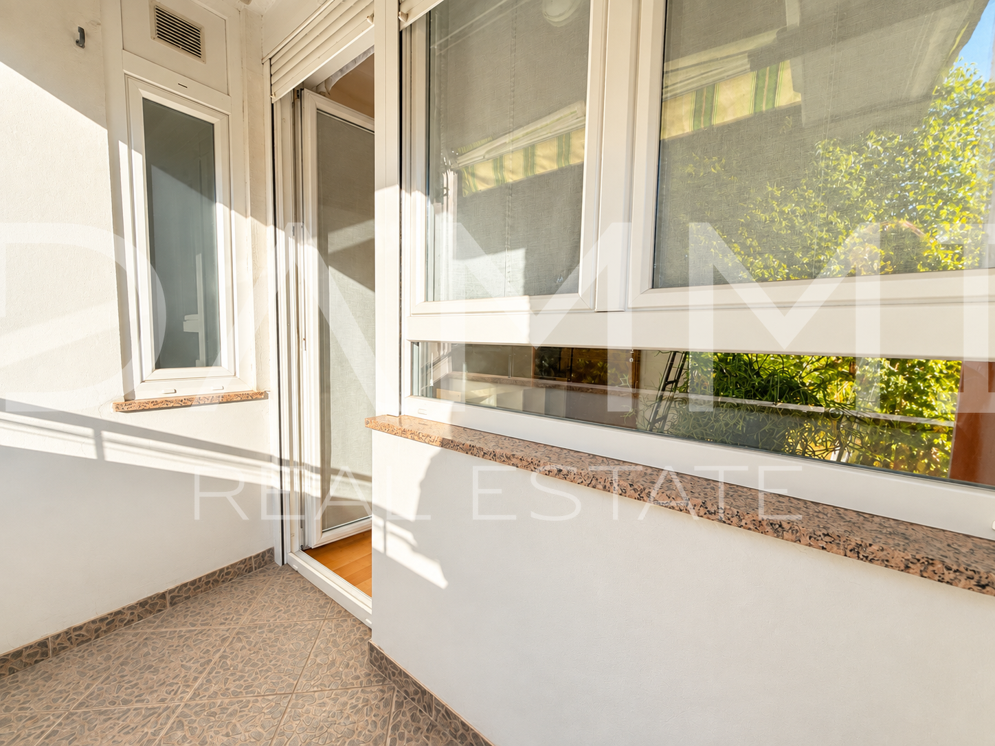 Pula &ndash; centar 61&comma;85 m&sup2;&comma; 2 spava&cacute;e sobe i 2 balkona-potpuno namje&scaron;ten i useljiv