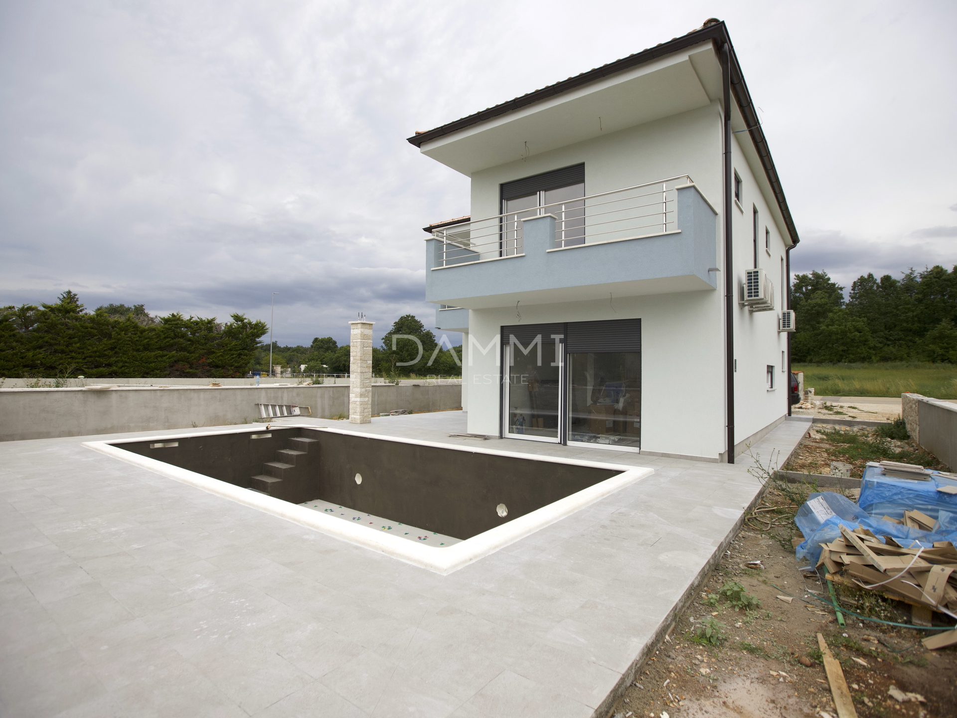 ISTRIEN, SVETVINCENAT - Modernes Haus mit Pool in einem ruhigen Dorf