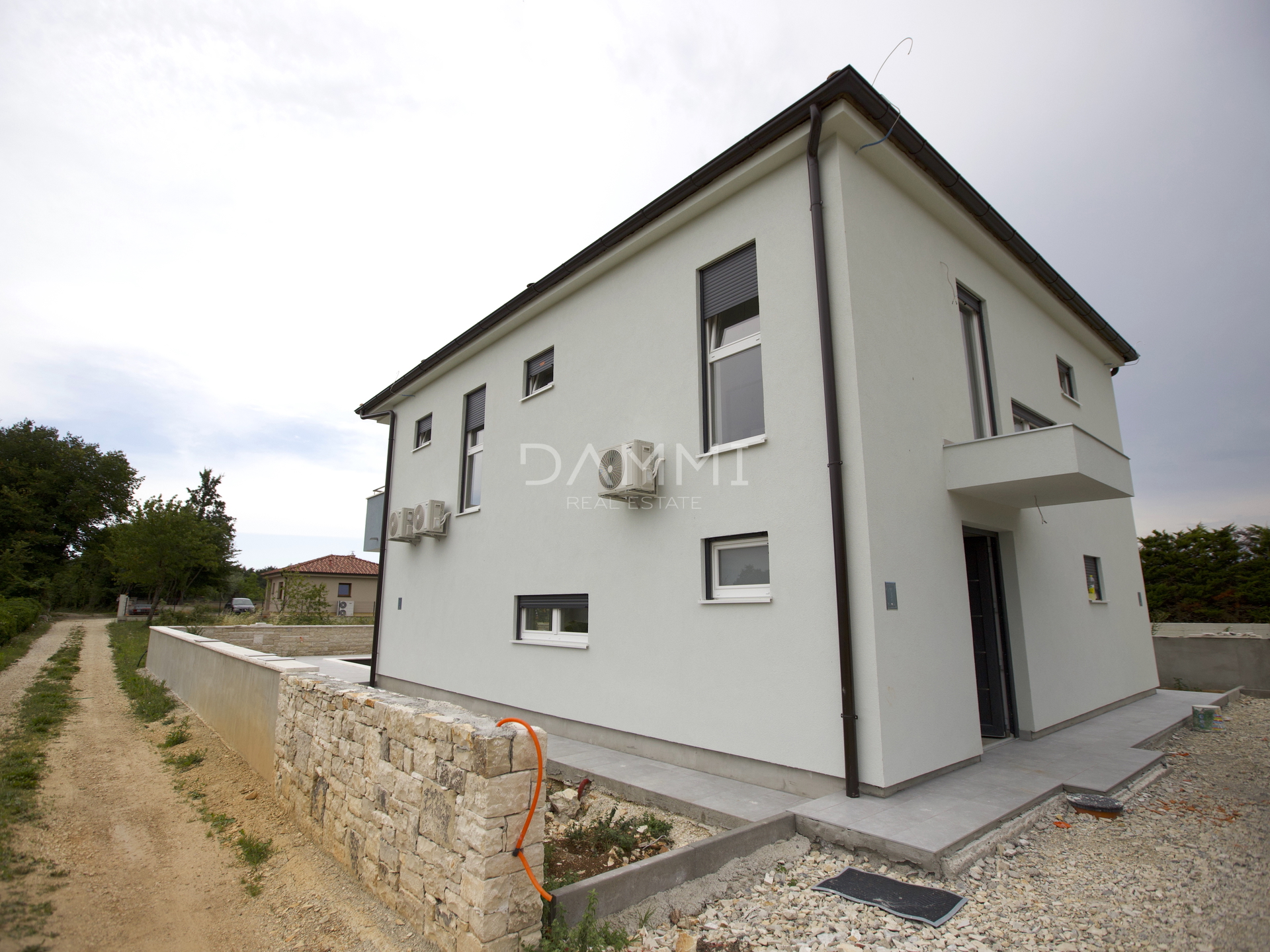 ISTRIEN, SVETVINCENAT - Modernes Haus mit Pool in einem ruhigen Dorf