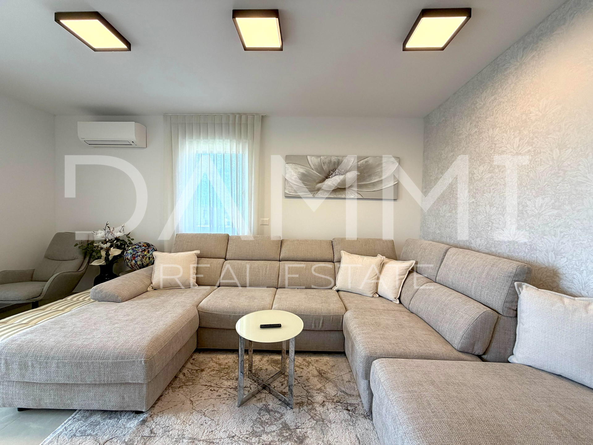 ISTRA&comma; PORE&Ccaron; - KOMPLETNO URE&Dstrok;EN DVOSOBAN STAN U BLIZINI MORA