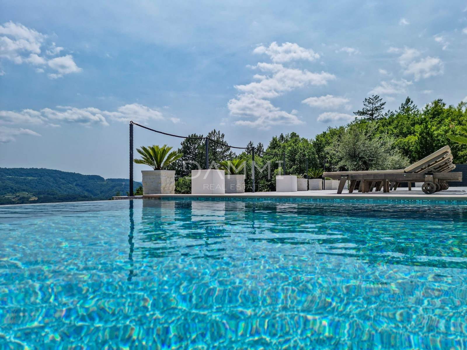 ISTRIEN, DRAGUĆ - ATTRAKTIVE VILLA IN SEKUNDÄRBLICK MIT UNBERÜHRTER NATURBLICK