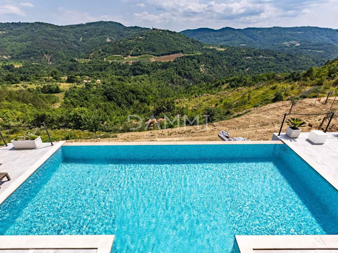 ISTRIEN, DRAGUĆ - ATTRAKTIVE VILLA IN SEKUNDÄRBLICK MIT UNBERÜHRTER NATURBLICK