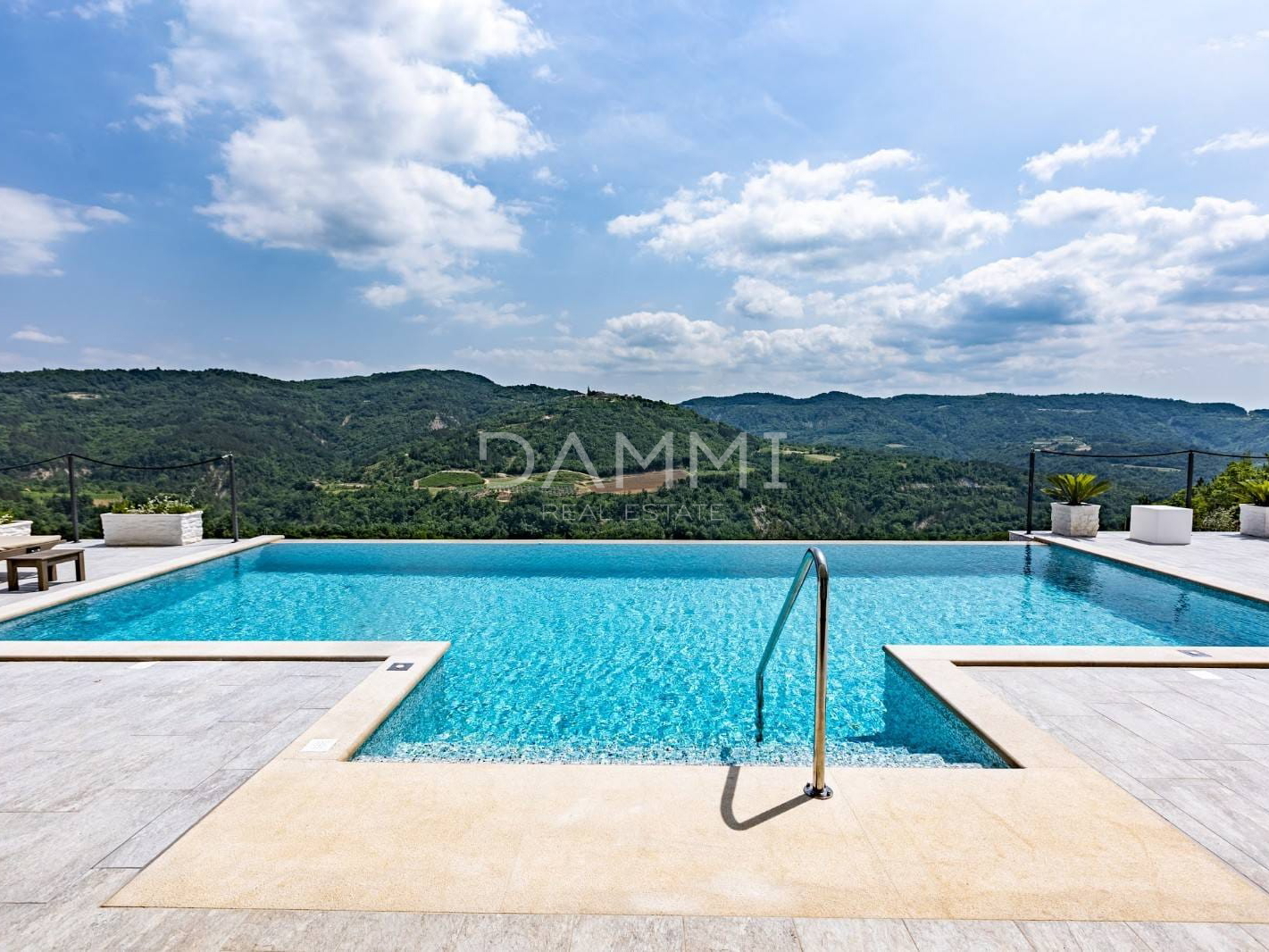 ISTRIEN, DRAGUĆ - ATTRAKTIVE VILLA IN SEKUNDÄRBLICK MIT UNBERÜHRTER NATURBLICK