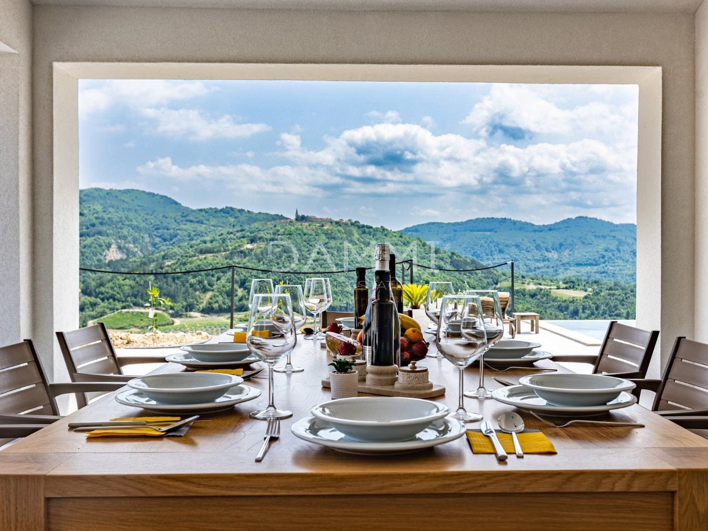 ISTRIEN, DRAGUĆ - ATTRAKTIVE VILLA IN SEKUNDÄRBLICK MIT UNBERÜHRTER NATURBLICK