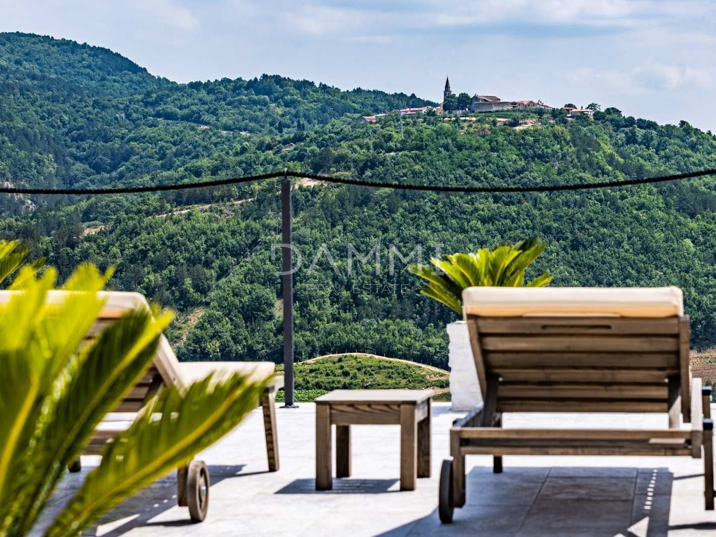 ISTRIEN, DRAGUĆ - ATTRAKTIVE VILLA IN SEKUNDÄRBLICK MIT UNBERÜHRTER NATURBLICK