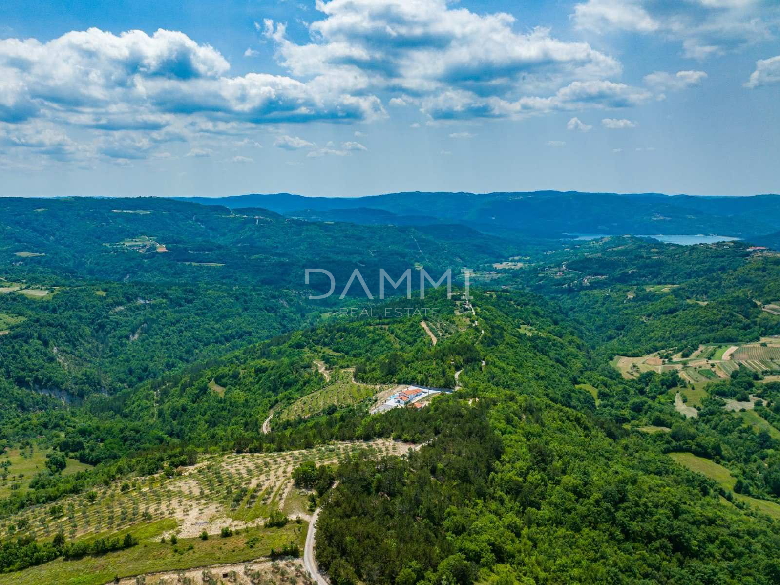 ISTRIEN, DRAGUĆ - ATTRAKTIVE VILLA IN SEKUNDÄRBLICK MIT UNBERÜHRTER NATURBLICK