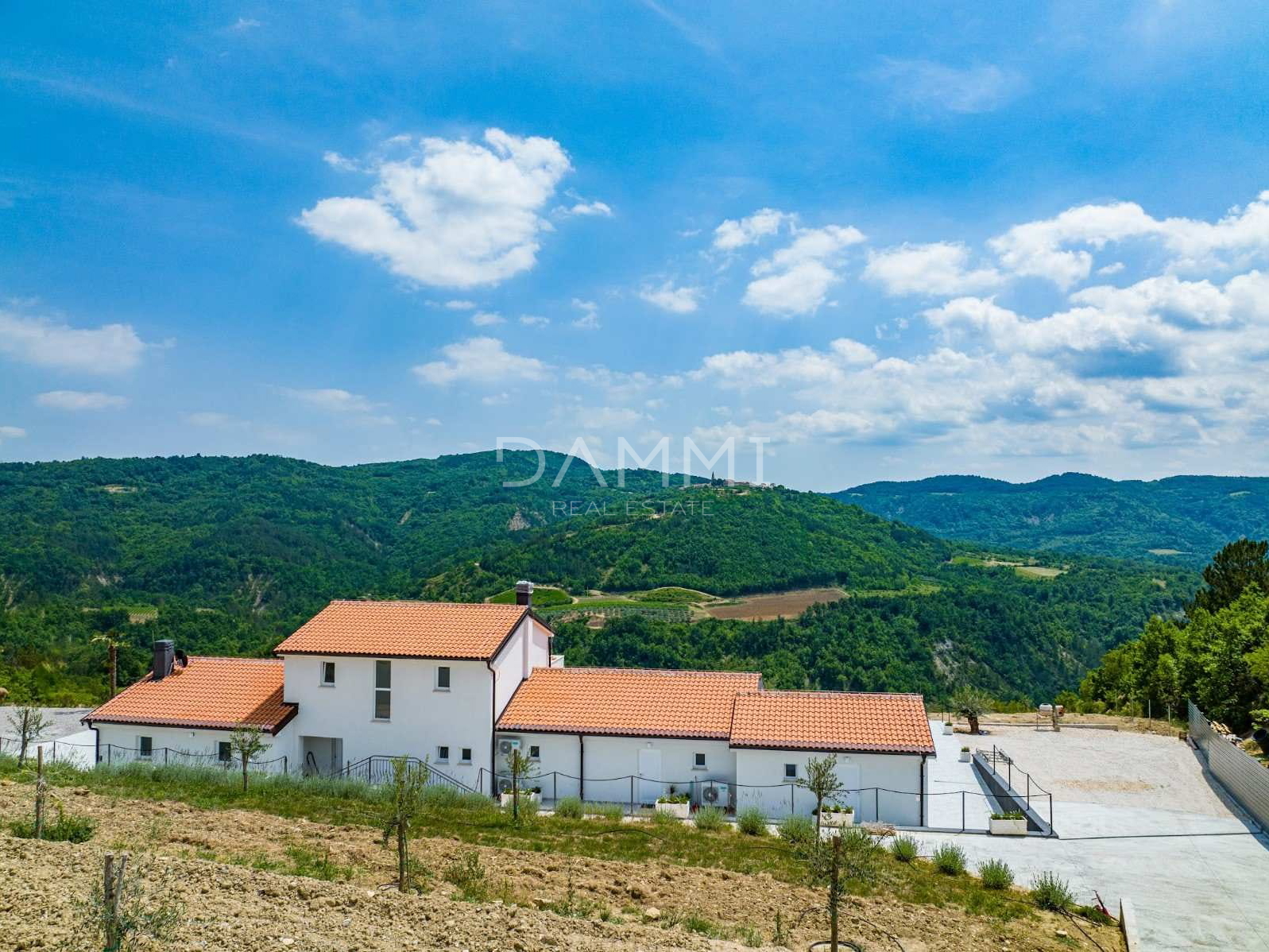 ISTRIEN, DRAGUĆ - ATTRAKTIVE VILLA IN SEKUNDÄRBLICK MIT UNBERÜHRTER NATURBLICK