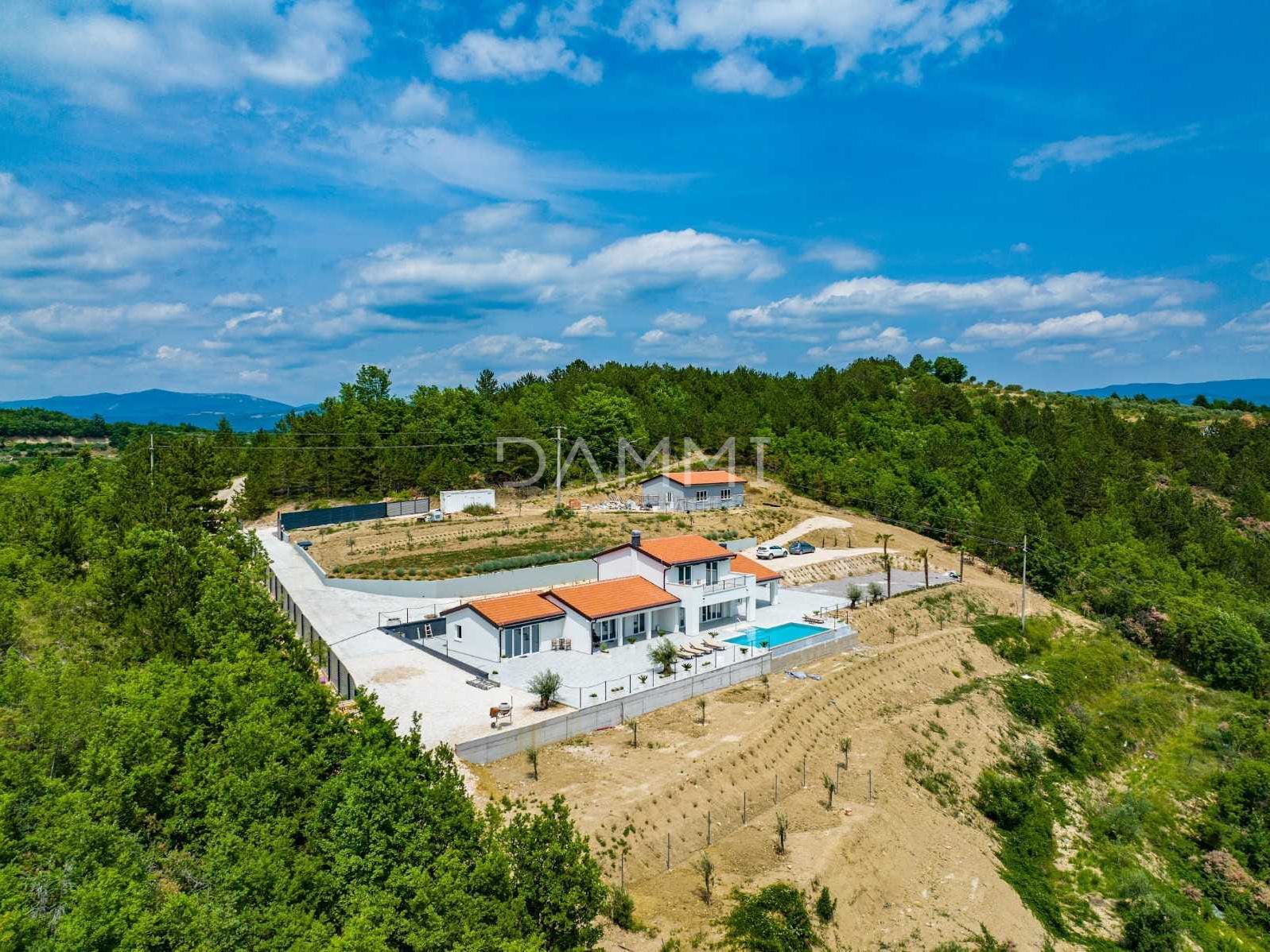 ISTRIEN, DRAGUĆ - ATTRAKTIVE VILLA IN SEKUNDÄRBLICK MIT UNBERÜHRTER NATURBLICK