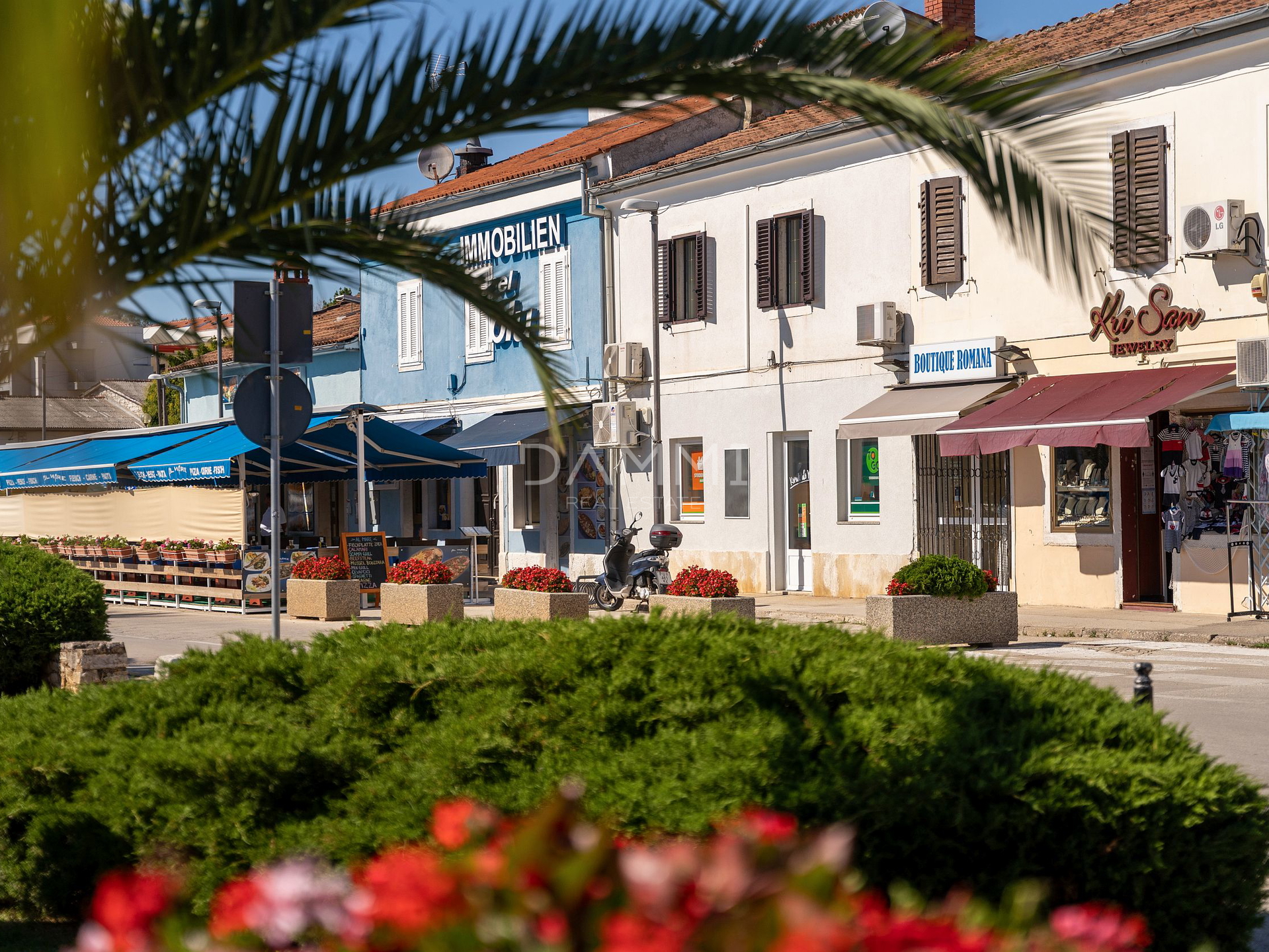 ISTRIEN, VRSAR - WOHNUNG IN DER ERSTEN REIHE ZUM MEER, 2 SCHLAFZIMMER + SCHLAFZIMMER