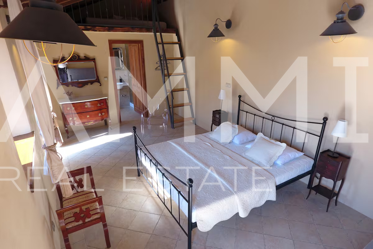 SJEVERNA DALMACIJA&comma; TRIBANJ - Unikanta kamena vila s panoramskim pogledom na more