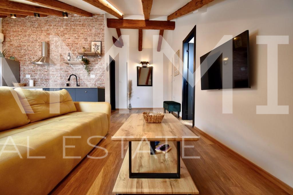 PULA&comma; CENTAR - Ekskluzivno 2 apartmana na top lokaciji