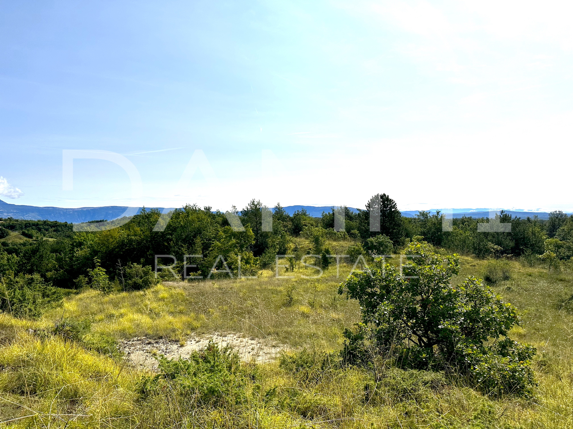 CENTRAL ISTRIA - Agricultural land 50,860 m2 with an panoramic view