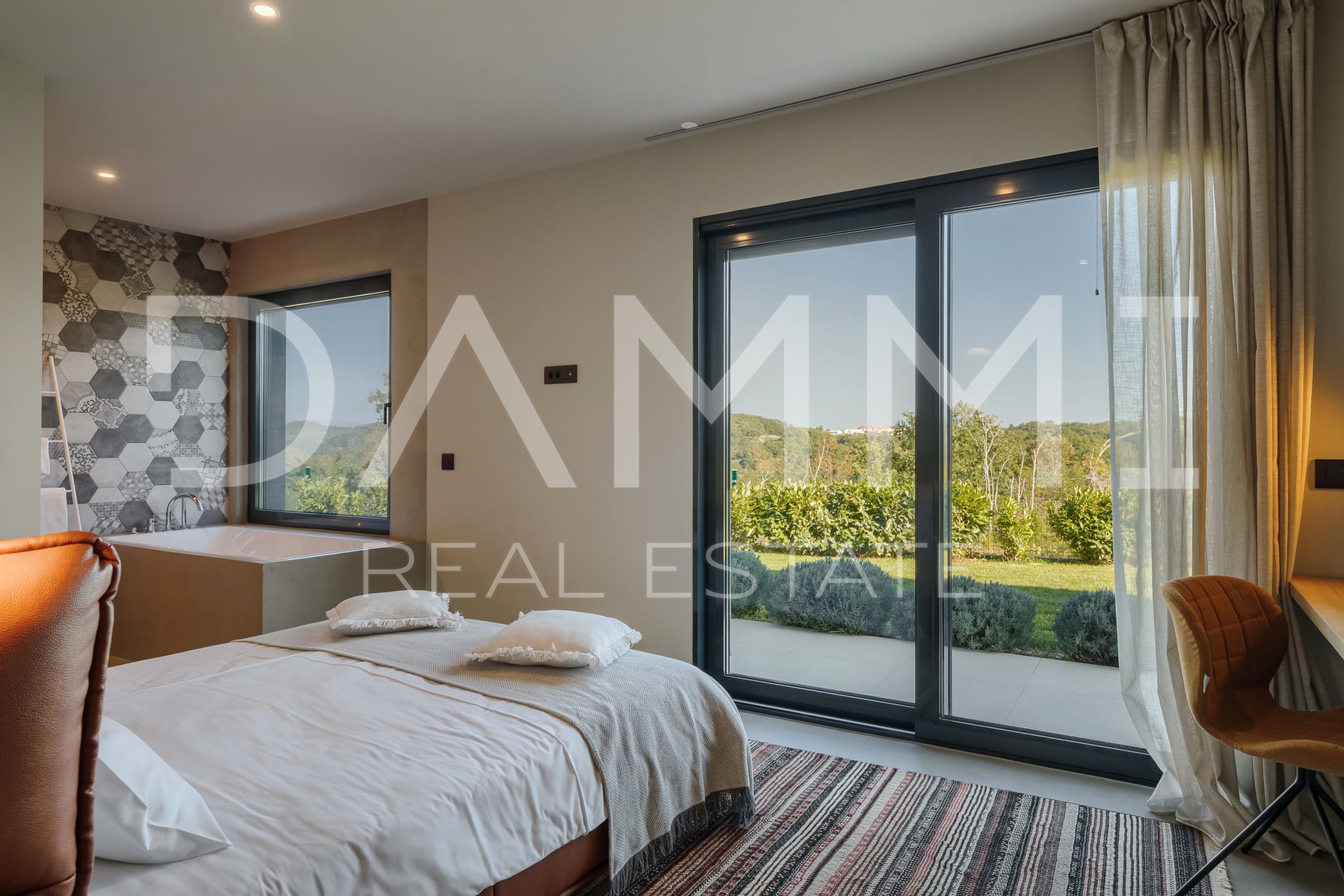 MOTOVUN&comma; OKOLICA - Ekskluzivna luksuzna vila