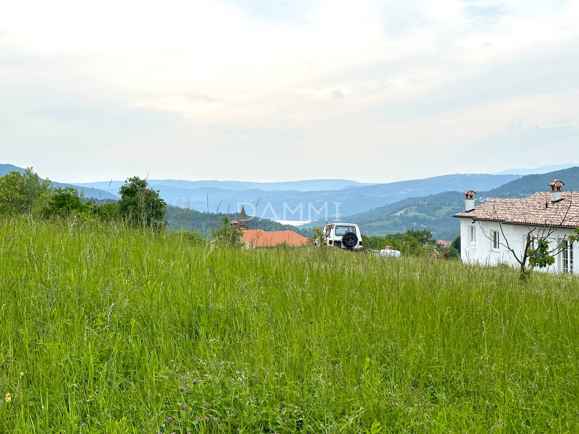 ZENTRALISTRIEN - Wunderschönes Baugrundstück mit Blick auf Butoniga