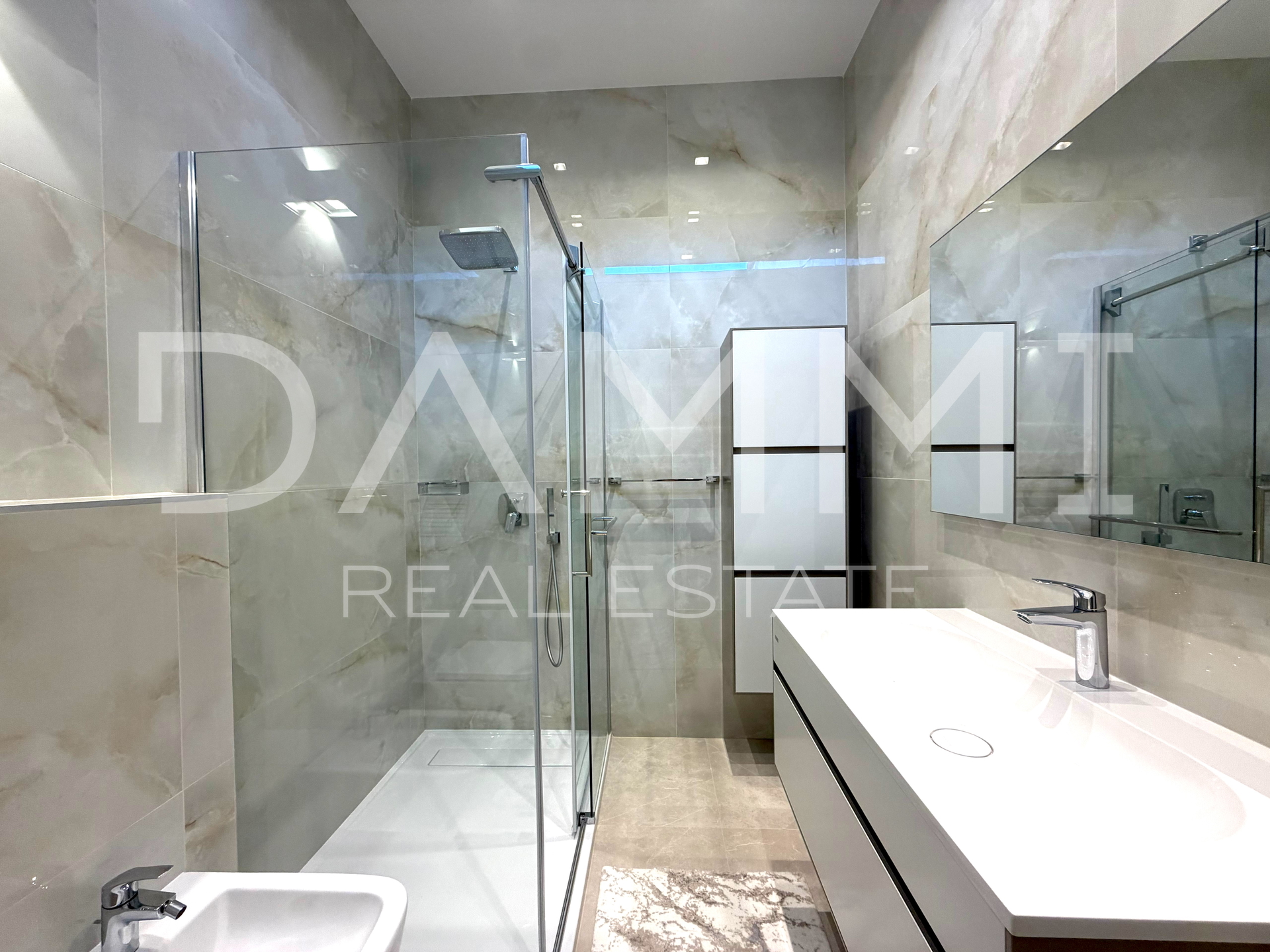 ISTRA&comma; PORE&Ccaron; - KOMPLETNO URE&Dstrok;EN DVOSOBAN STAN U BLIZINI MORA