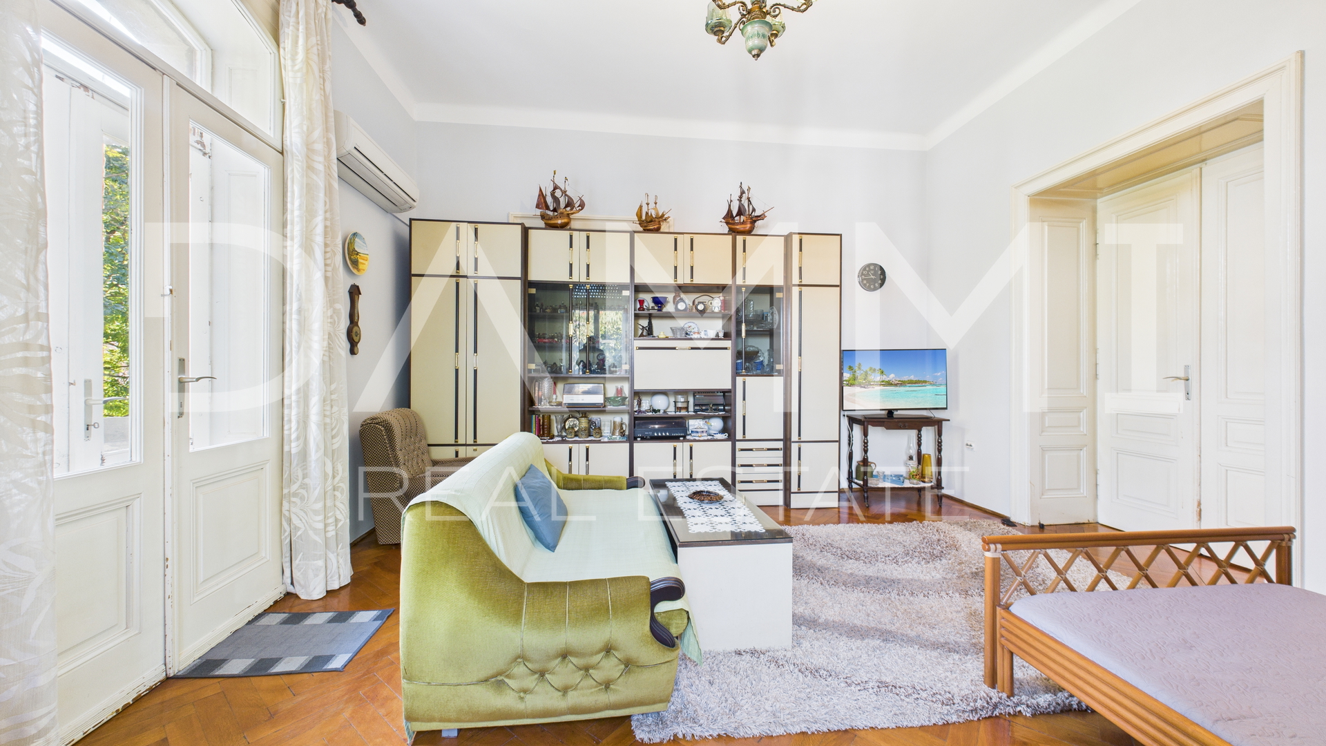 Istra - Pula&comma; centar - savr&scaron;en stan u austrougarskoj vili