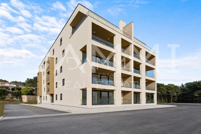 Pula - new construction, two-bedroom apartment with garage