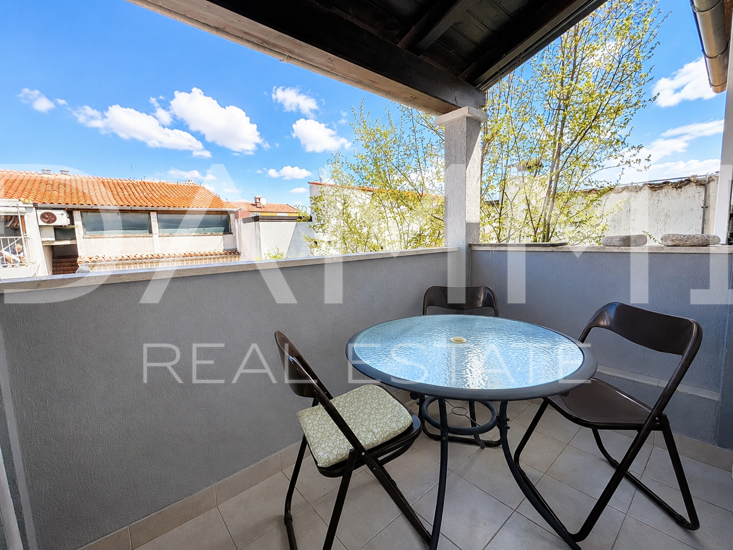BARBARIGA &ndash; ugodan apartman s balkonom&comma; 500 m od pla&zcaron;e