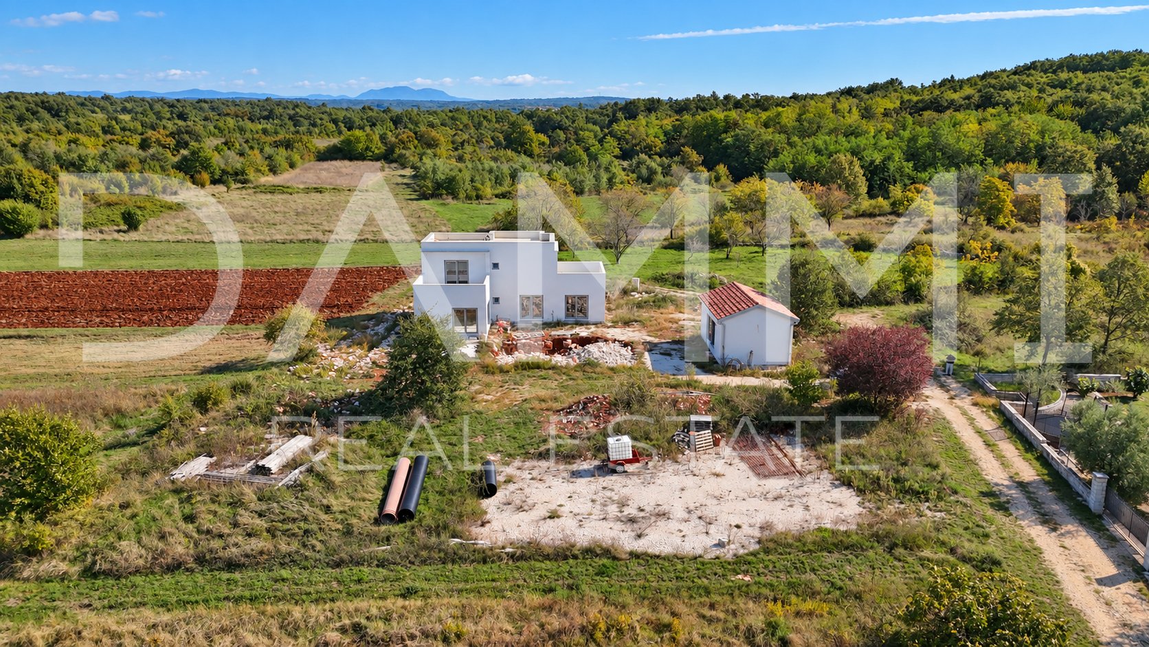 ISTRA&comma; KANFANAR - Gra&dstrok;evinsko zemlji&scaron;te s gra&dstrok;evinskom dozvolom 1080m2