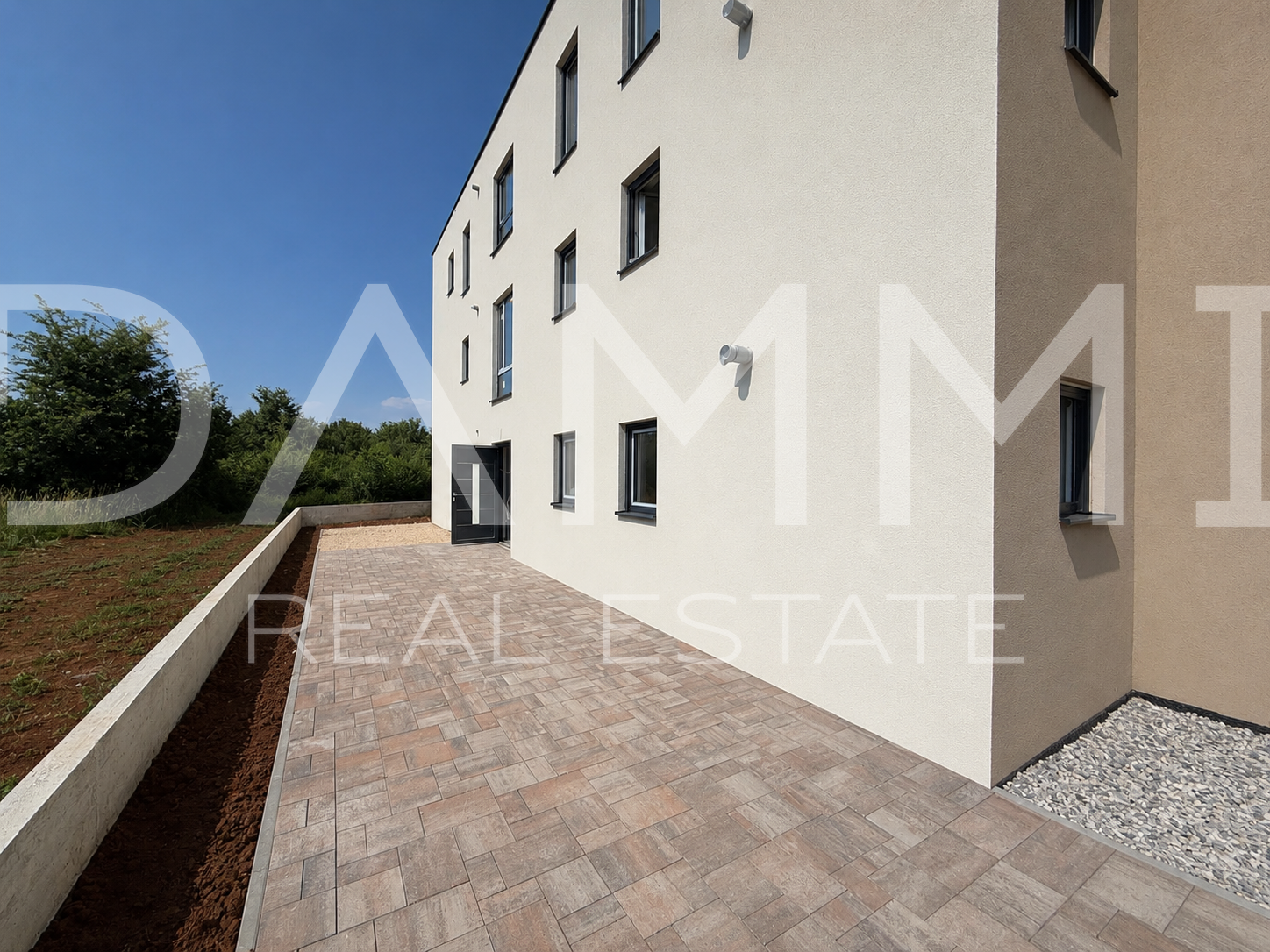 ISTRA&comma; PORE&Ccaron; - Trosoban stan na prvom katu u novogradnji