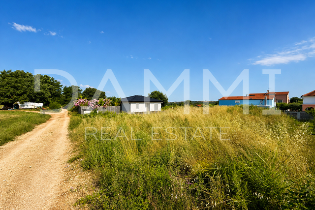 ISTRA, POREČ - GRAĐEVINSKO ZEMLJIŠTE S PRAVOMOĆNOM GRAĐEVINSKOM DOZVOLOM