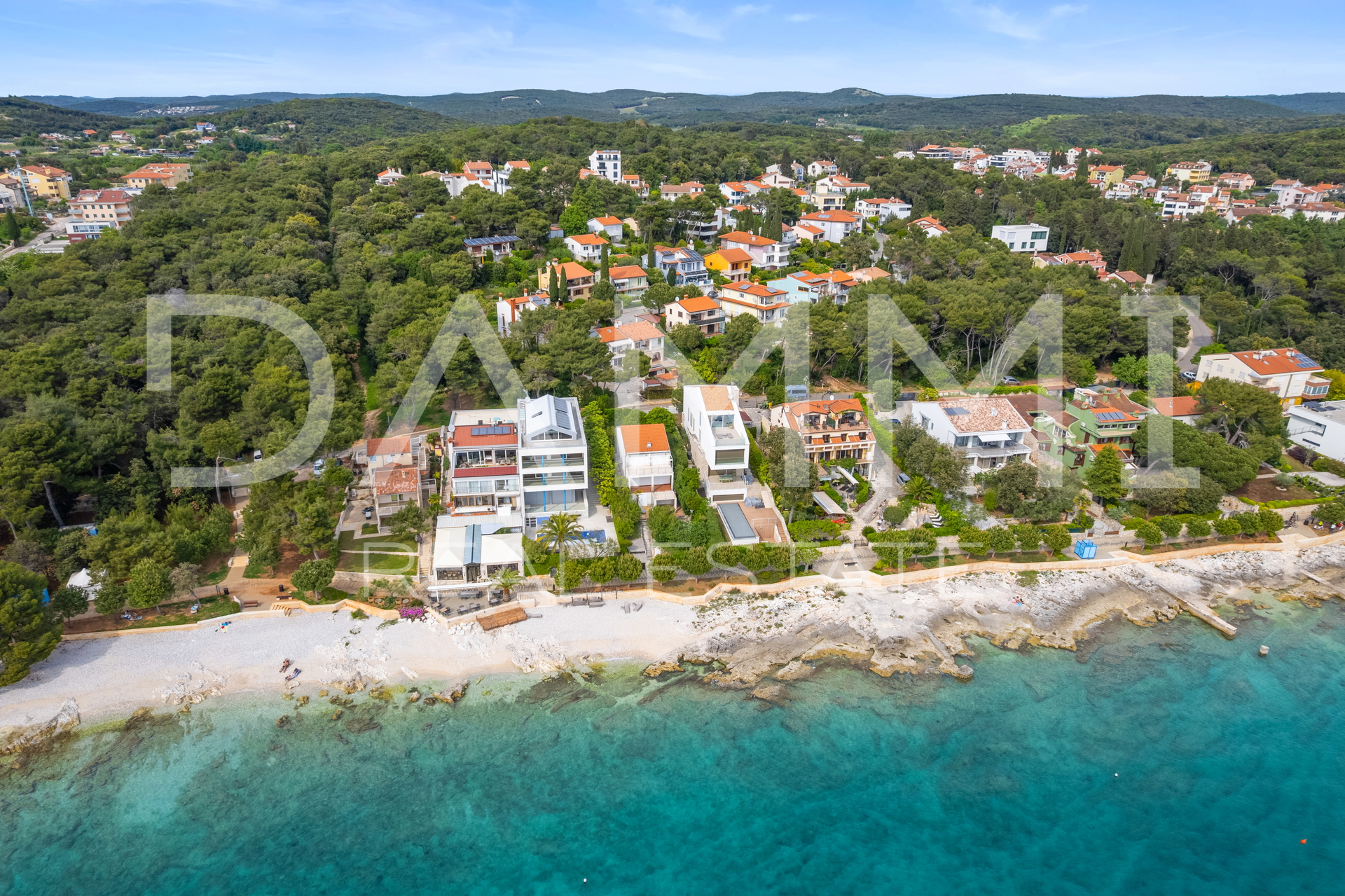 Rovinj&comma; ku&cacute;a do pla&zcaron;e  sa pogledom na more