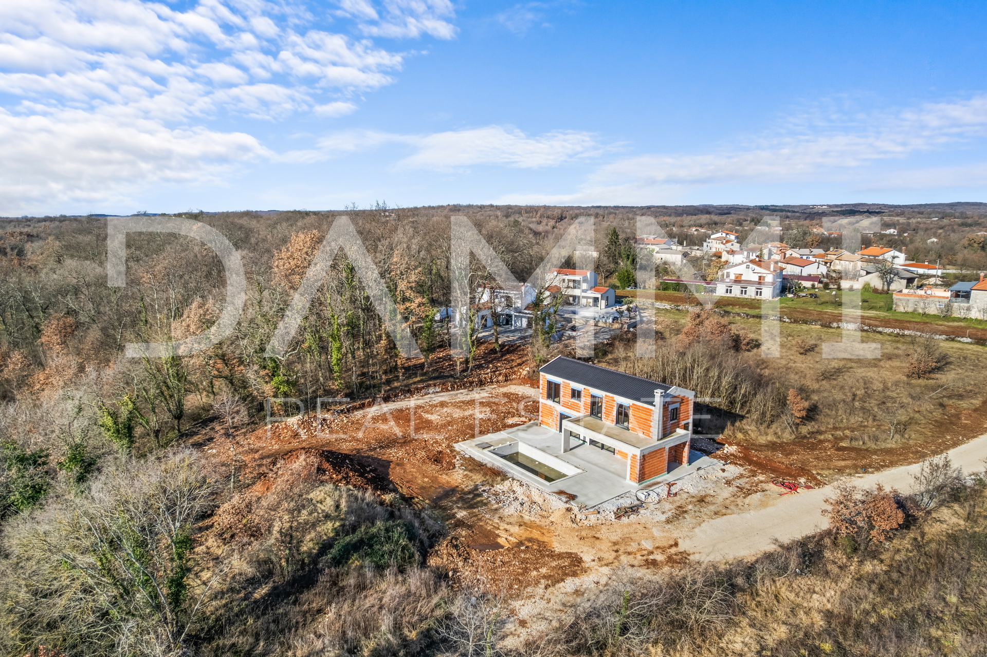 ISTRA&comma; TINJAN - Ku&cacute;a s bazenom na osamini i lijepim pogledom