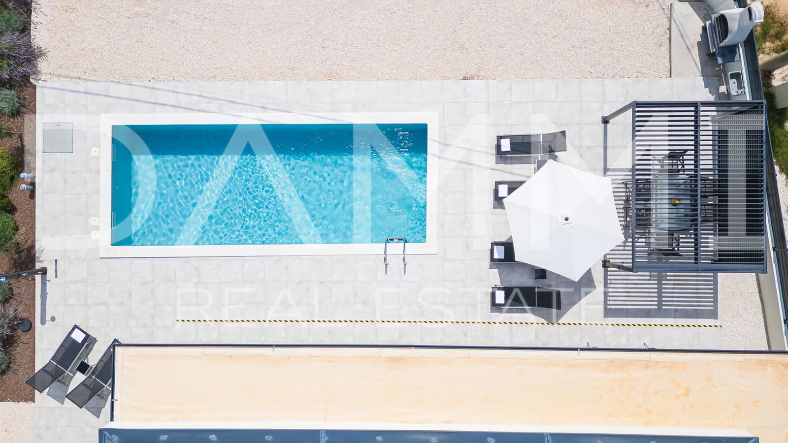 ISTRA&comma; KANFANAR - Moderna prizemnica s bazenom top lokacija