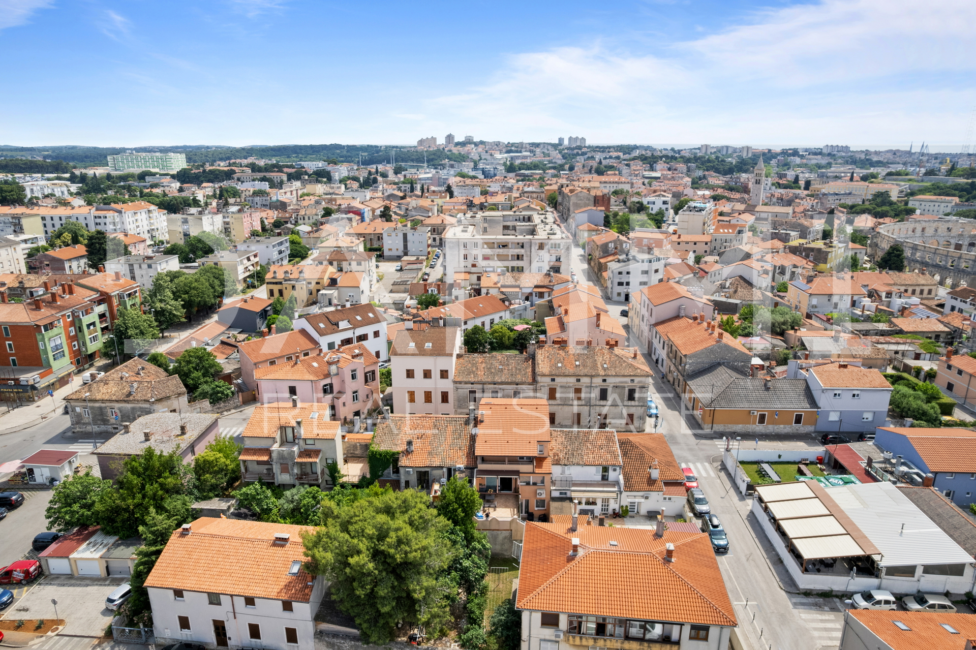 ISTRA&comma; PULA - House with 3 apartments in the city center near the Arena