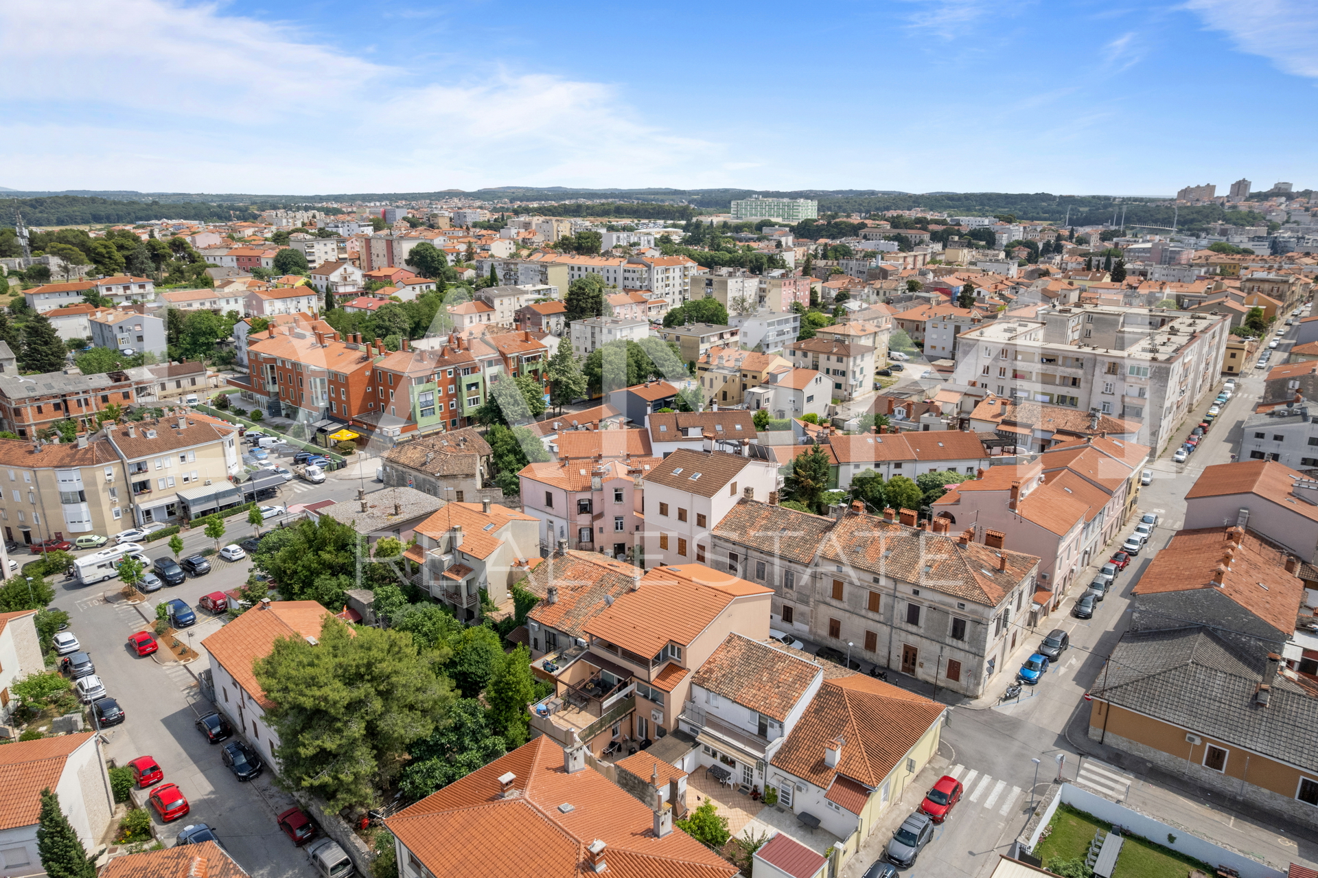 ISTRA&comma; PULA - House with 3 apartments in the city center near the Arena