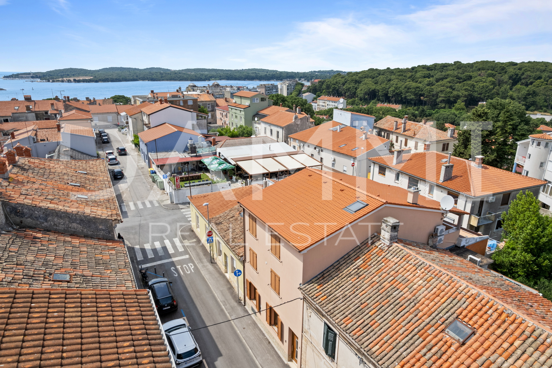 ISTRA&comma; PULA - House with 3 apartments in the city center near the Arena