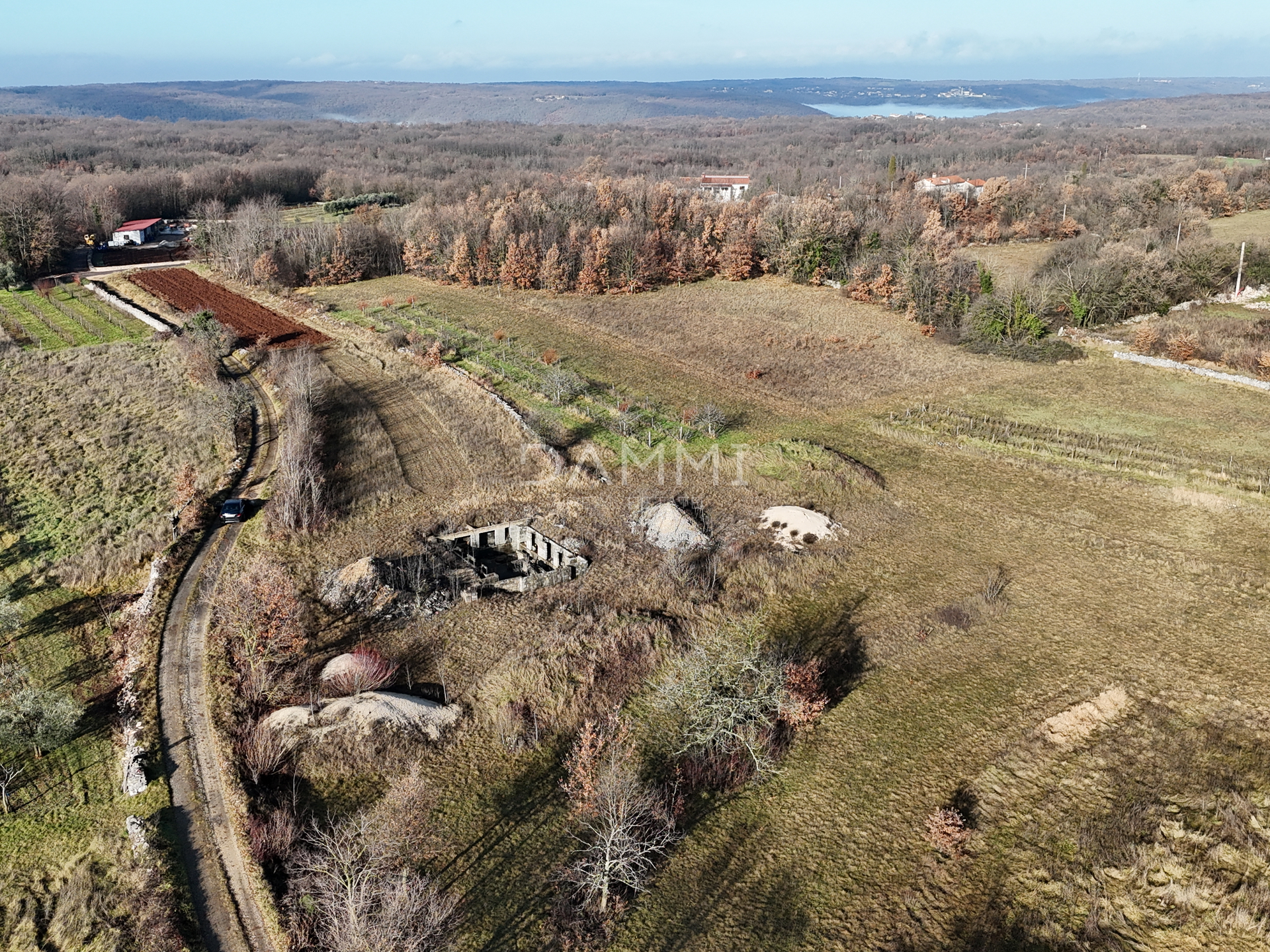 ISTRIA, ŽMINJ - Secluded building land 1255 m2