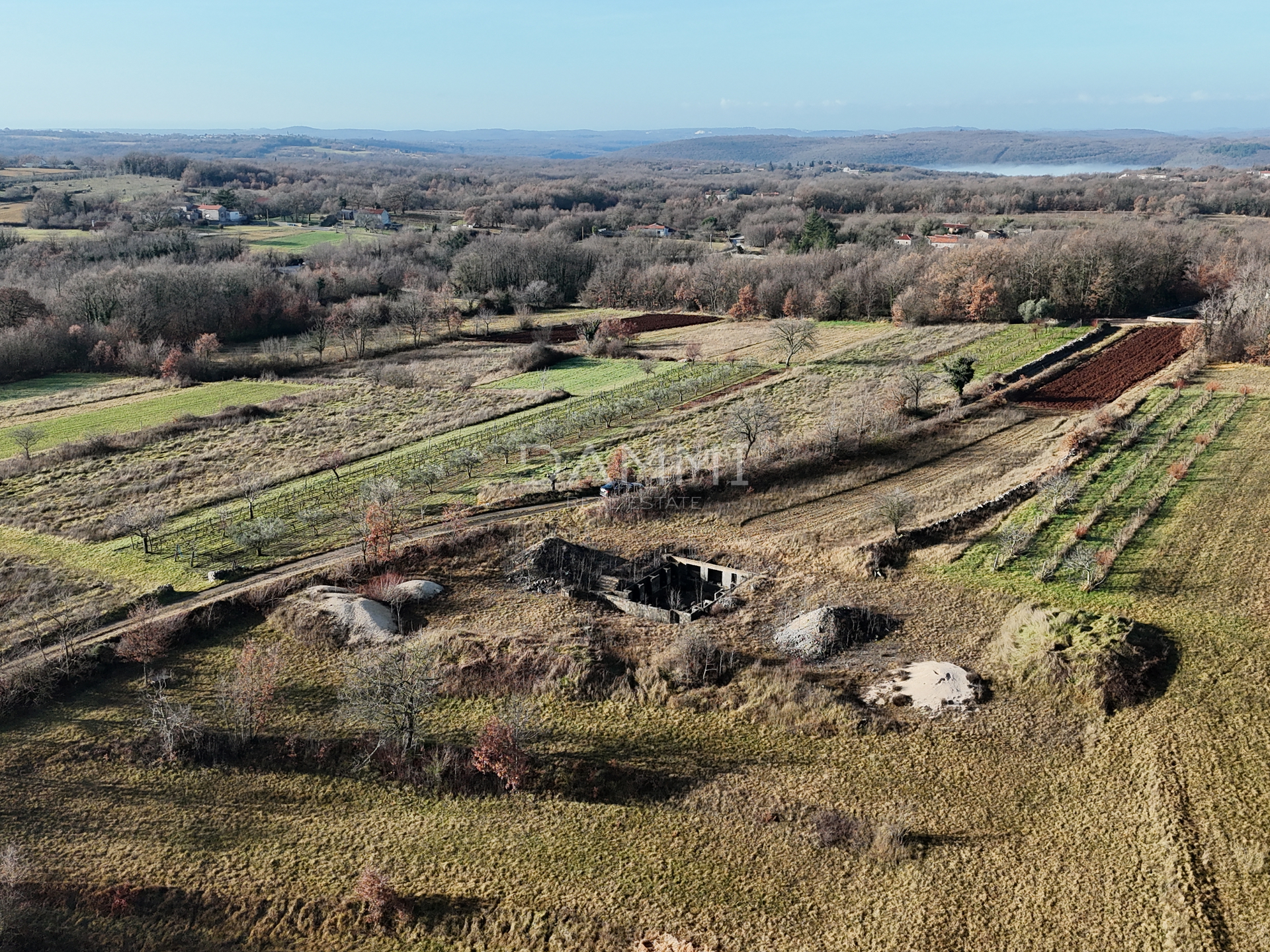 ISTRIA, ŽMINJ - Secluded building land 1255 m2