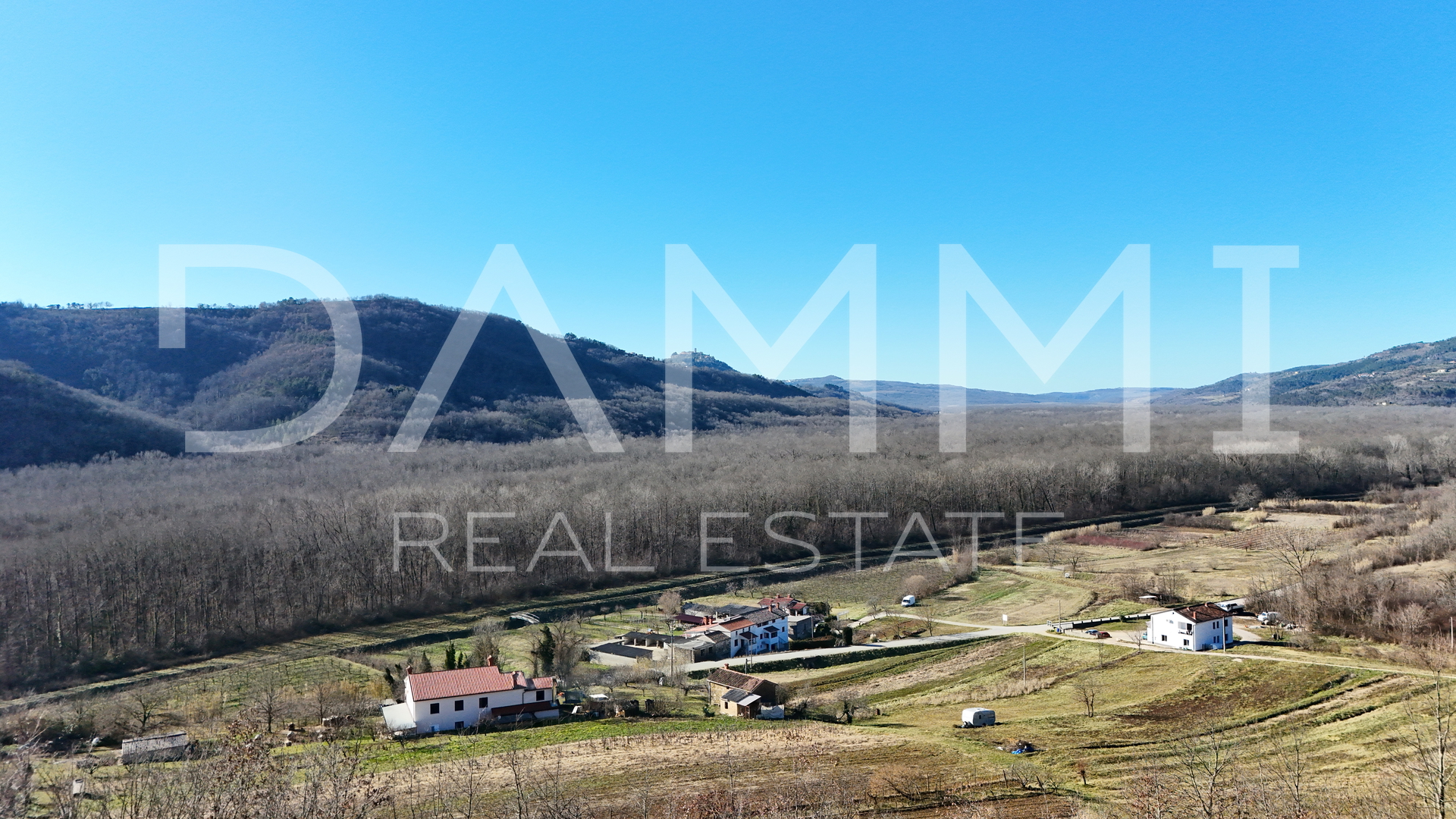 ISTRA, MOTOVUN - Građevinsko zemljište na osami s pogledom na Motovun