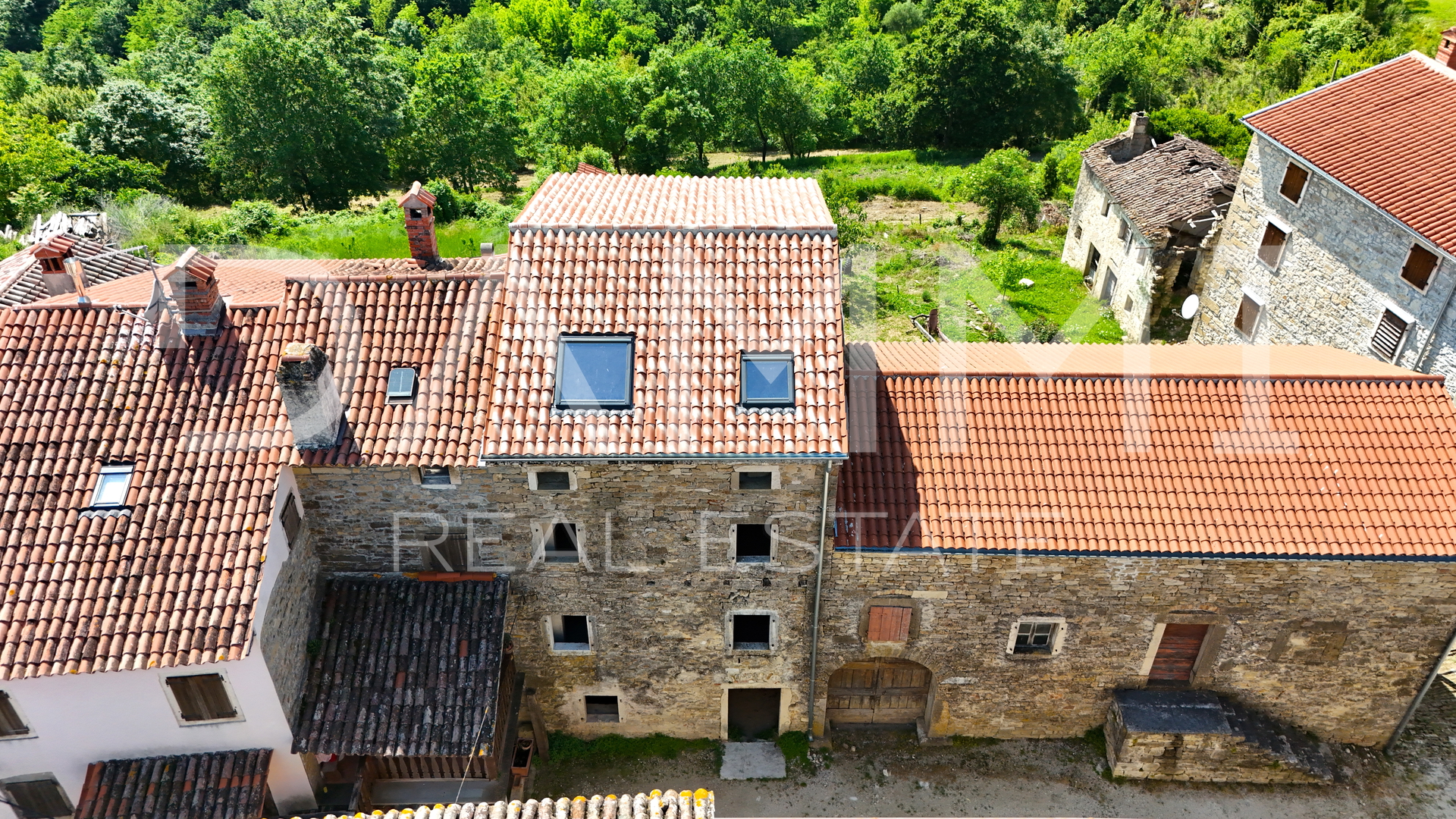 ISTRA, GROŽNJAN - Casa in pietra con vista panoramica ESCLUSIVO!