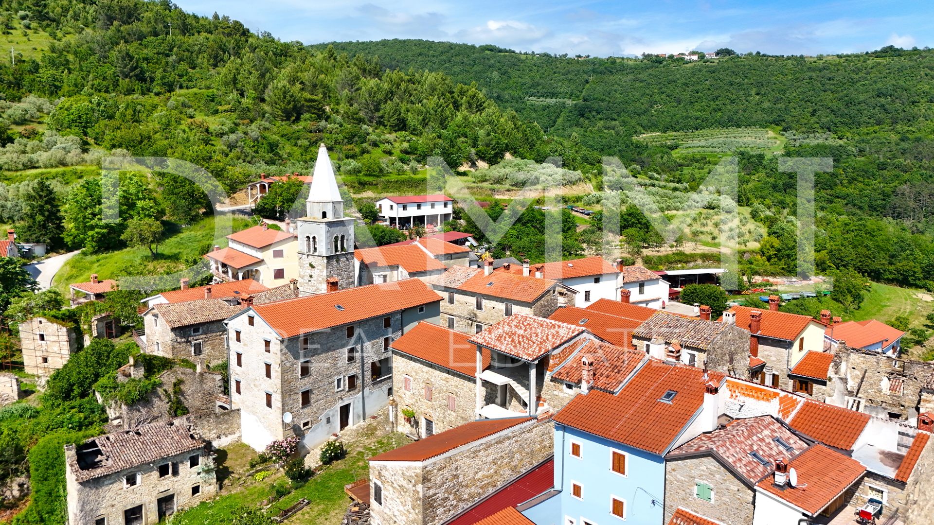 ISTRA, GROŽNJAN - Stone house with panoramic view EXCLUSIVE!