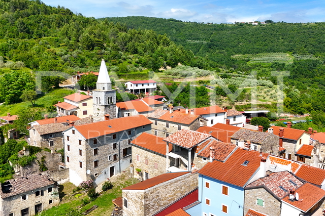 ISTRA, GROŽNJAN - Steinhaus mit Panoramablick EXKLUSIV!