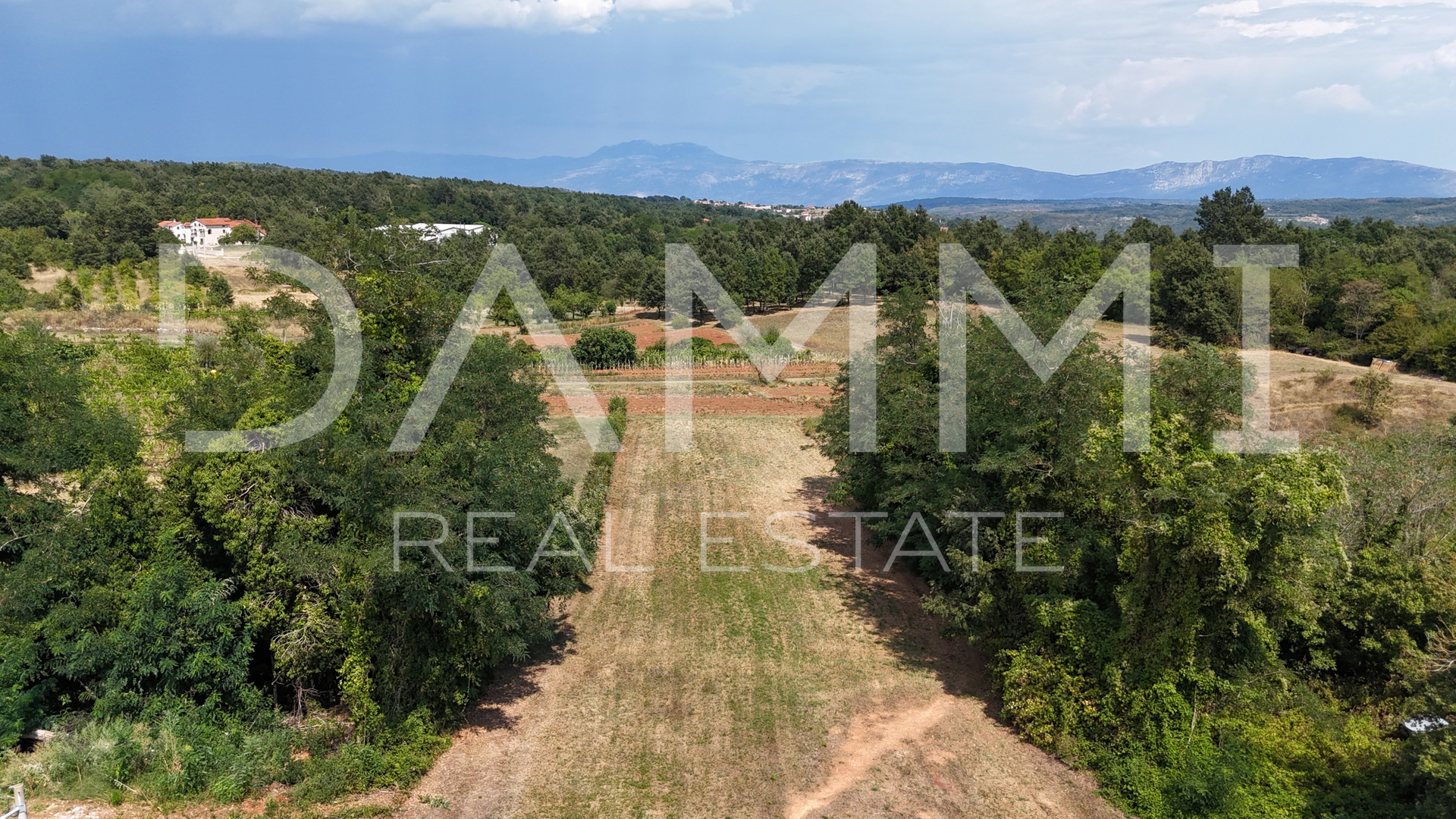 Istria&comma; Sutivanac&comma; terreno edificabile&comma; bella posizione