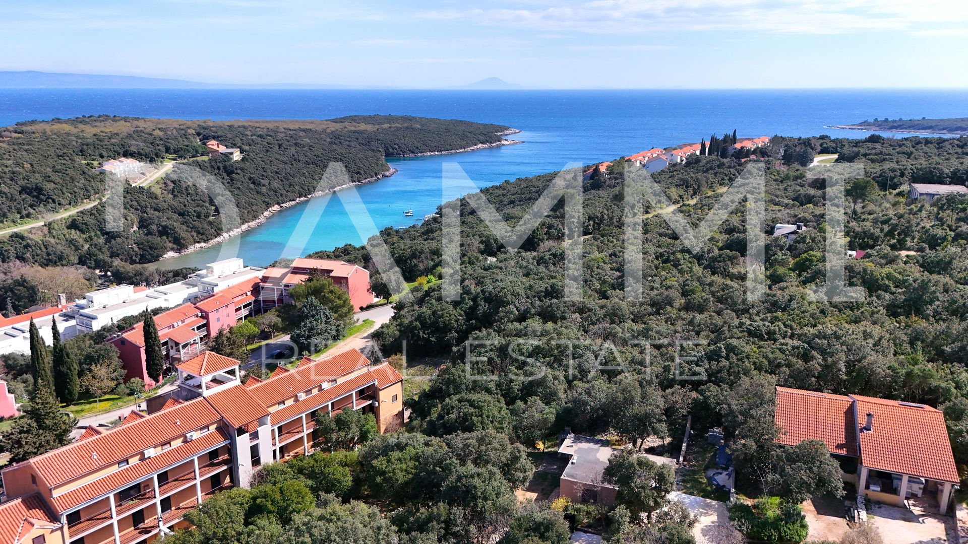 ISTRA, DUGA UVALA – Baureifes Grundstück 392 m²