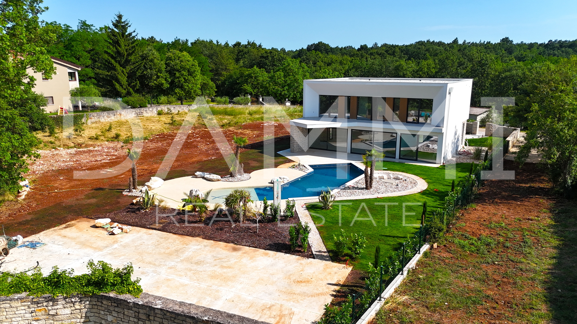 ISTRA, TINJAN - Moderne Villa mit einzigartigem Pool und Padelplatz