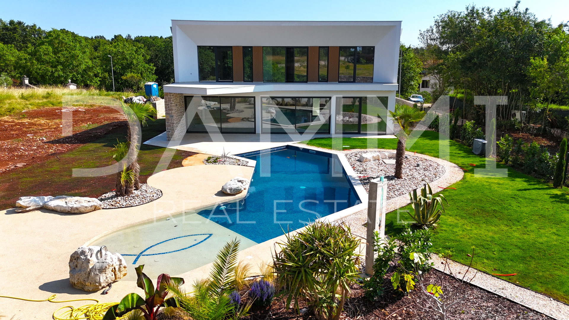 ISTRA, TINJAN - Moderne Villa mit einzigartigem Pool und Padelplatz