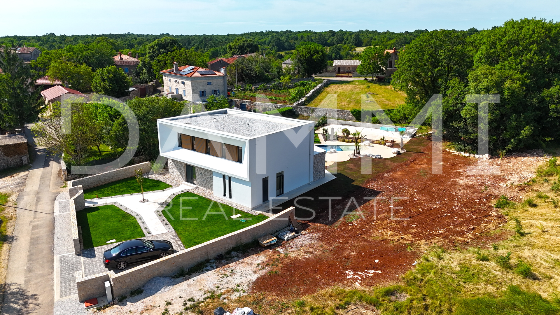 ISTRA, TINJAN - Moderne Villa mit einzigartigem Pool und Padelplatz