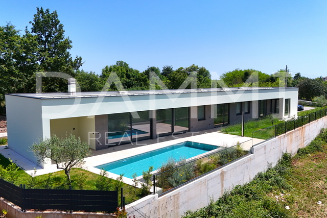 ISTRA, SVETVINČENAT - Moderne Villa mit Pool und hochwertiger Ausstattung im Herzen Istriens