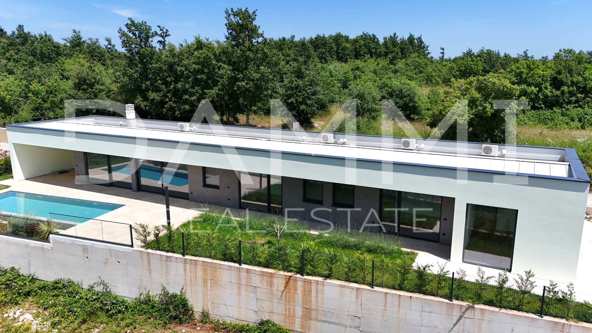 ISTRA, SVETVINČENAT - Moderna vila s bazenom i vrhunskom opremom u srcu Istre